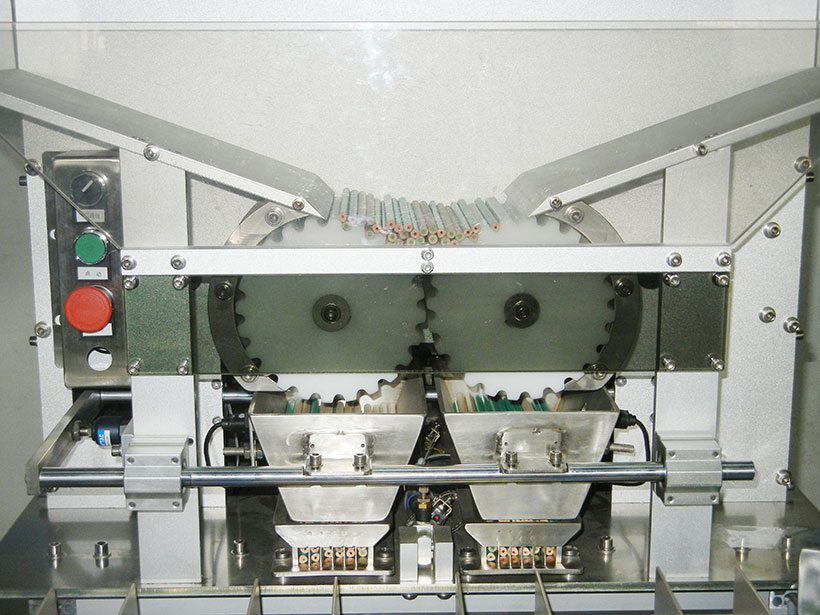 Box packing machine for pencil