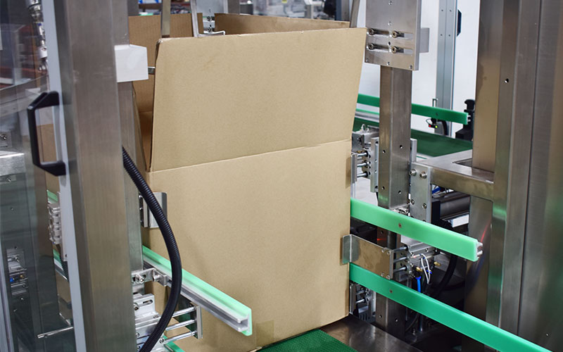 一次性口罩自动装盒装箱包装生产线机器局部展示.jpg