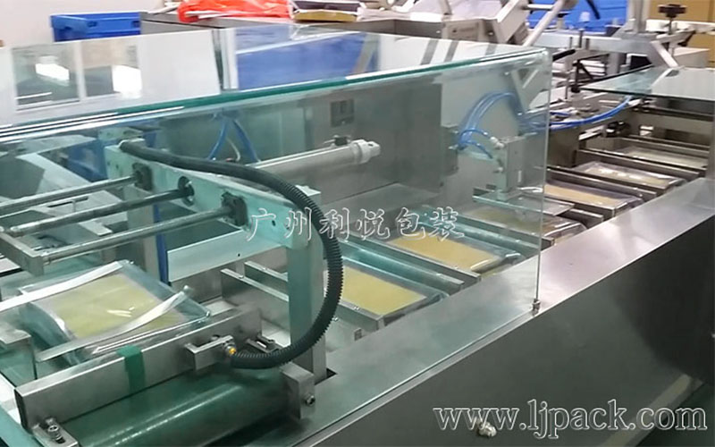 Box packing machine for filter media 